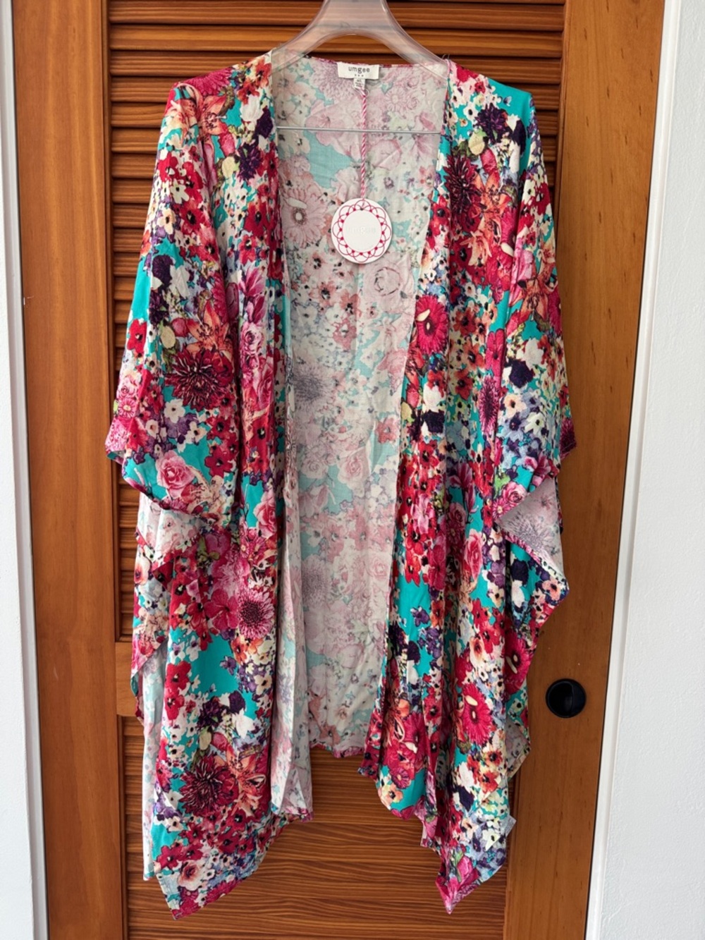 UMGEE Beautiful Floral Print Kimono in Pink, Aqua, White - Picture 1 of 5